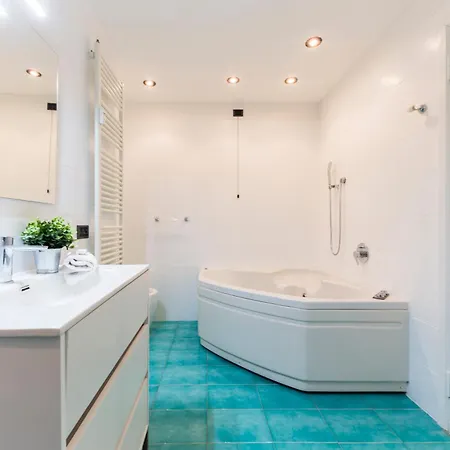 Casaviva - Elegant Bilo With Shared Pool In Nervi *