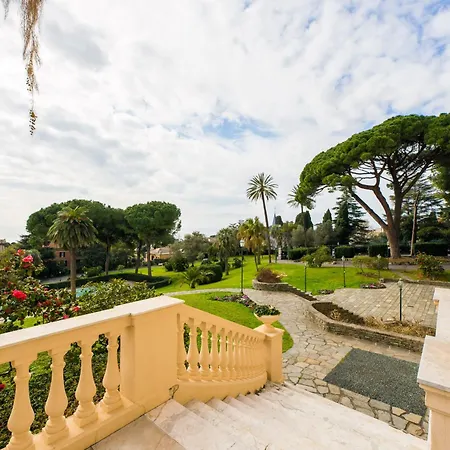 Casaviva - Elegant Bilo With Shared Pool In Nervi *