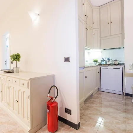 Casaviva - Elegant Bilo With Shared Pool In Nervi *