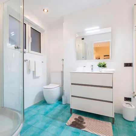 公寓 Casaviva - Elegant Bilo With Shared Pool In Nervi *