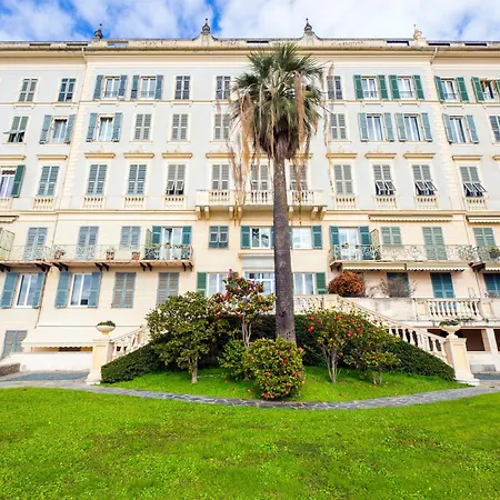 Casaviva - Elegant Bilo With Shared Pool In Nervi