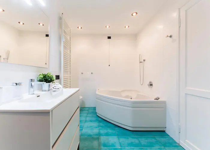 Casaviva - Elegant Bilo With Shared Pool In Nervi *